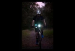 Eclairage Avant Knog PWR Mountain 2000 Lumens Noir -Lumiere Velo unnamed file 1893